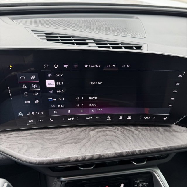 Used 2025 Audi Q5 Premium w/ Convenience Package image 15