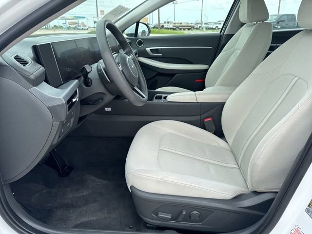 Used 2025 Hyundai Sonata SEL FWD image 2