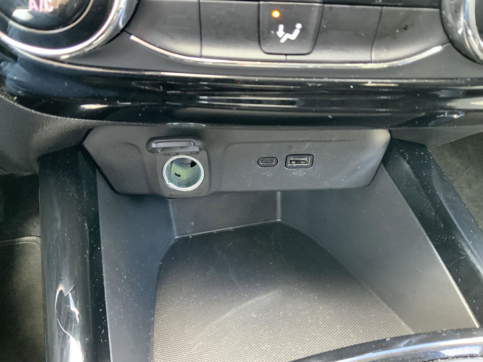 Used 2025 Chevrolet Trax LT FWD image 40