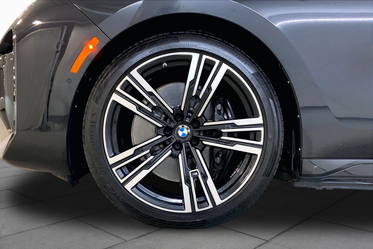 Used 2024 BMW i7 xDrive60 w/ Executive Package AWD/4WD image 10