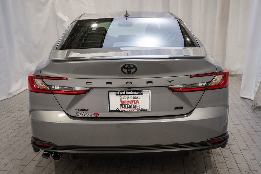 Used 2025 Toyota Camry SE image 4