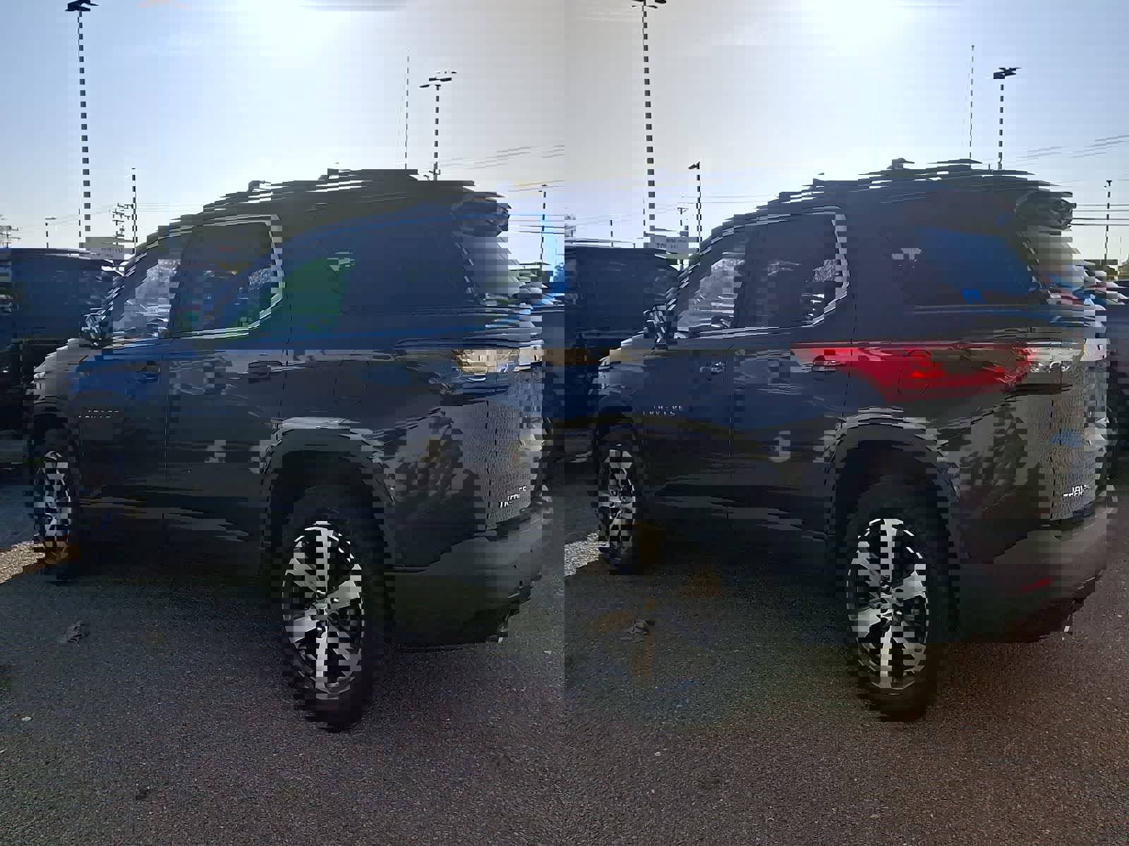 Used 2020 Chevrolet Traverse LT w/ LT Premium Package image 3