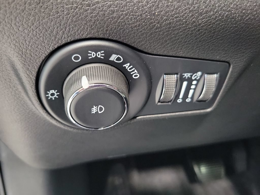 New 2026 Jeep Compass Trailhawk w/ Sun, Sound & Navigation Group AWD/4WD image 14