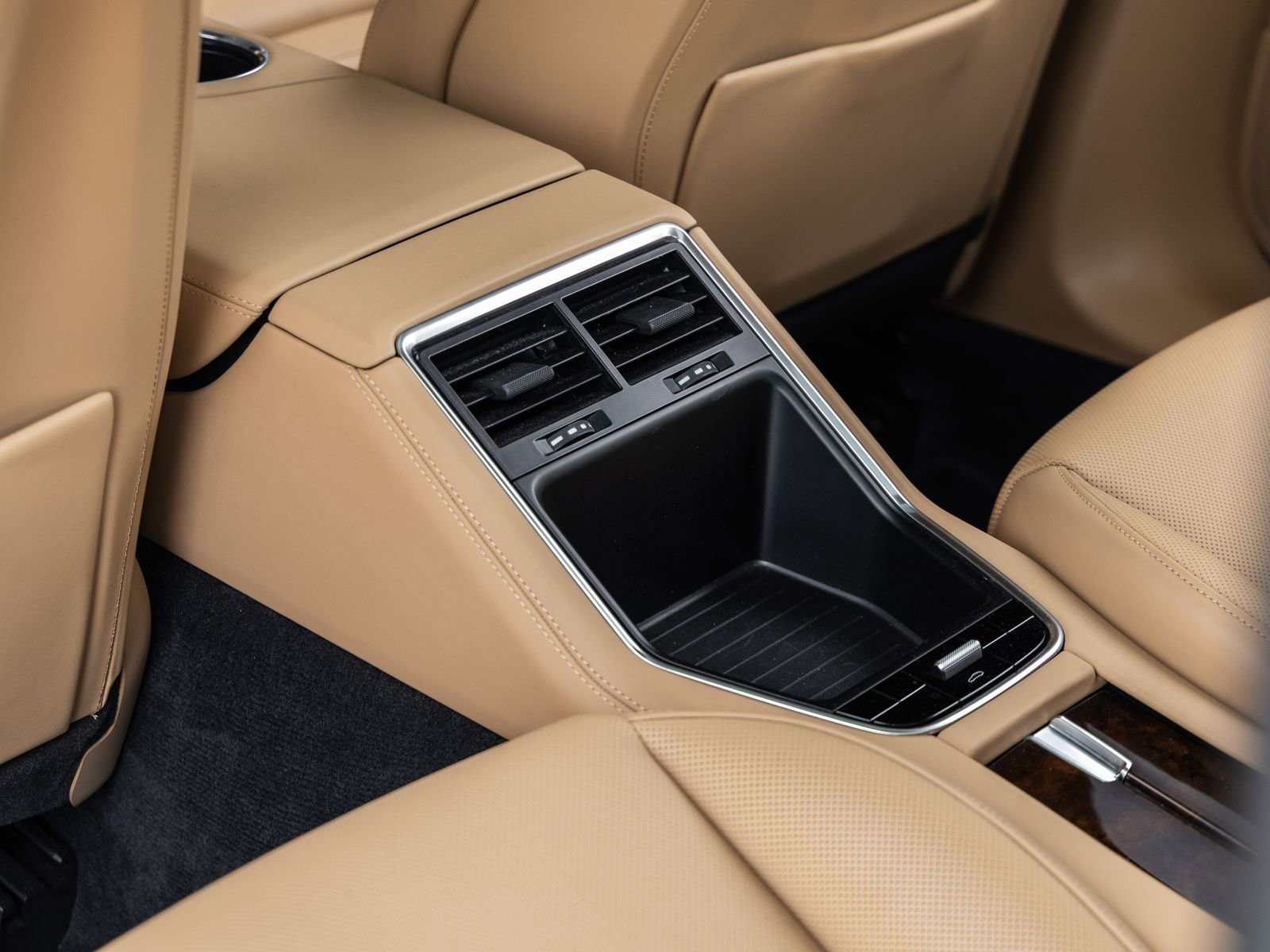 Certified 2018 Porsche Panamera image 33