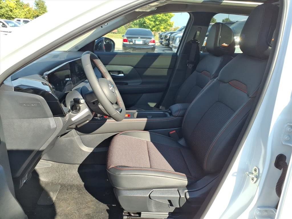 New 2026 Nissan Kicks SR w/ SR Premium Package image 26