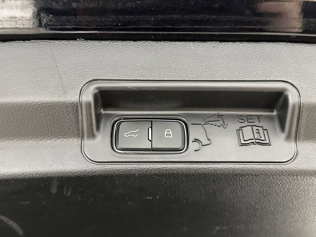 Used 2022 Ford Explorer Platinum w/ Equipment Group 601A AWD/4WD image 31