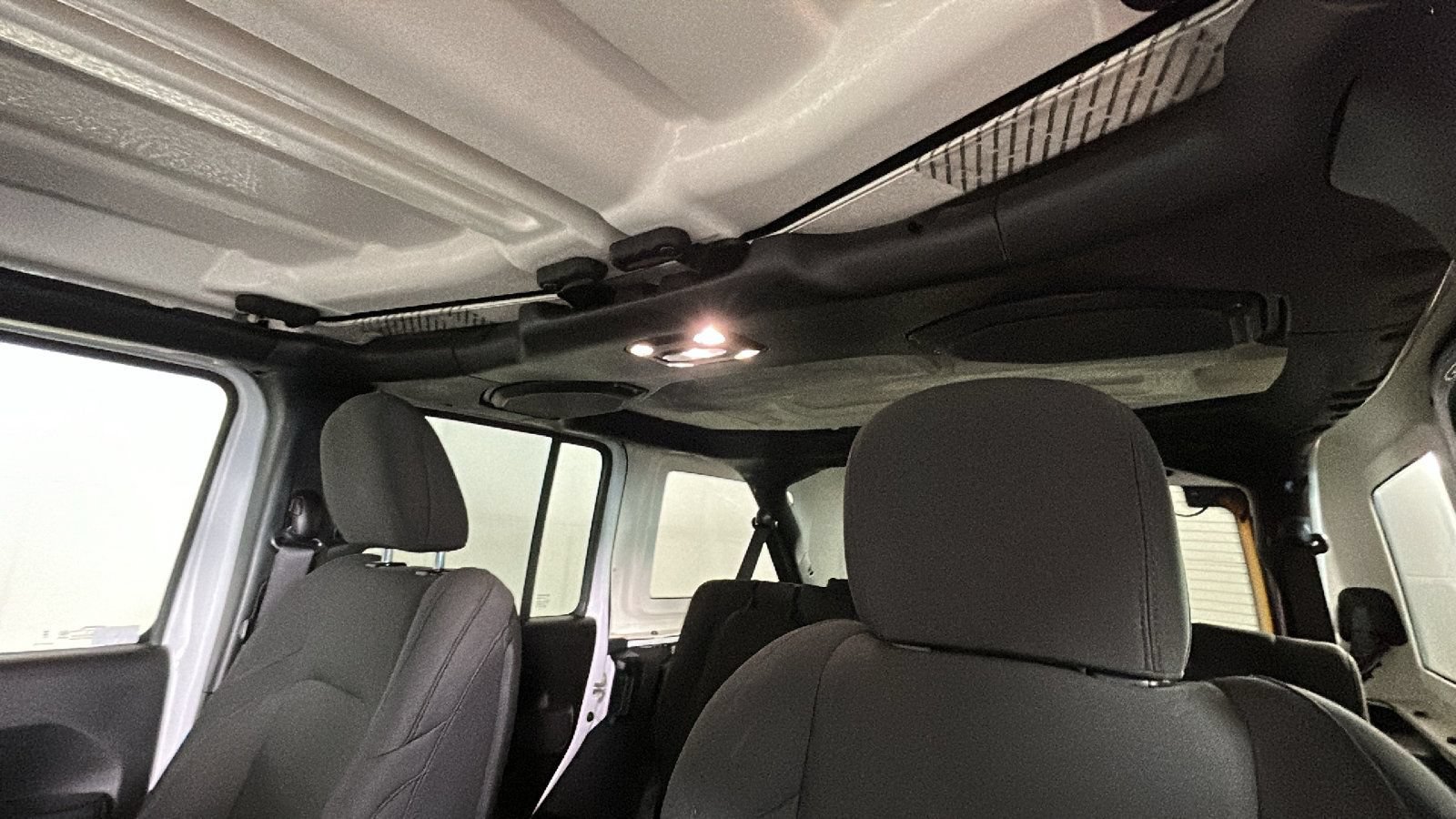 Used 2023 Jeep Wrangler Unlimited w/ Cold Weather Group AWD/4WD image 14