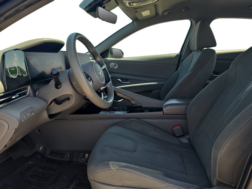 Used 2023 Hyundai Elantra SEL w/ Convenience Package FWD image 9