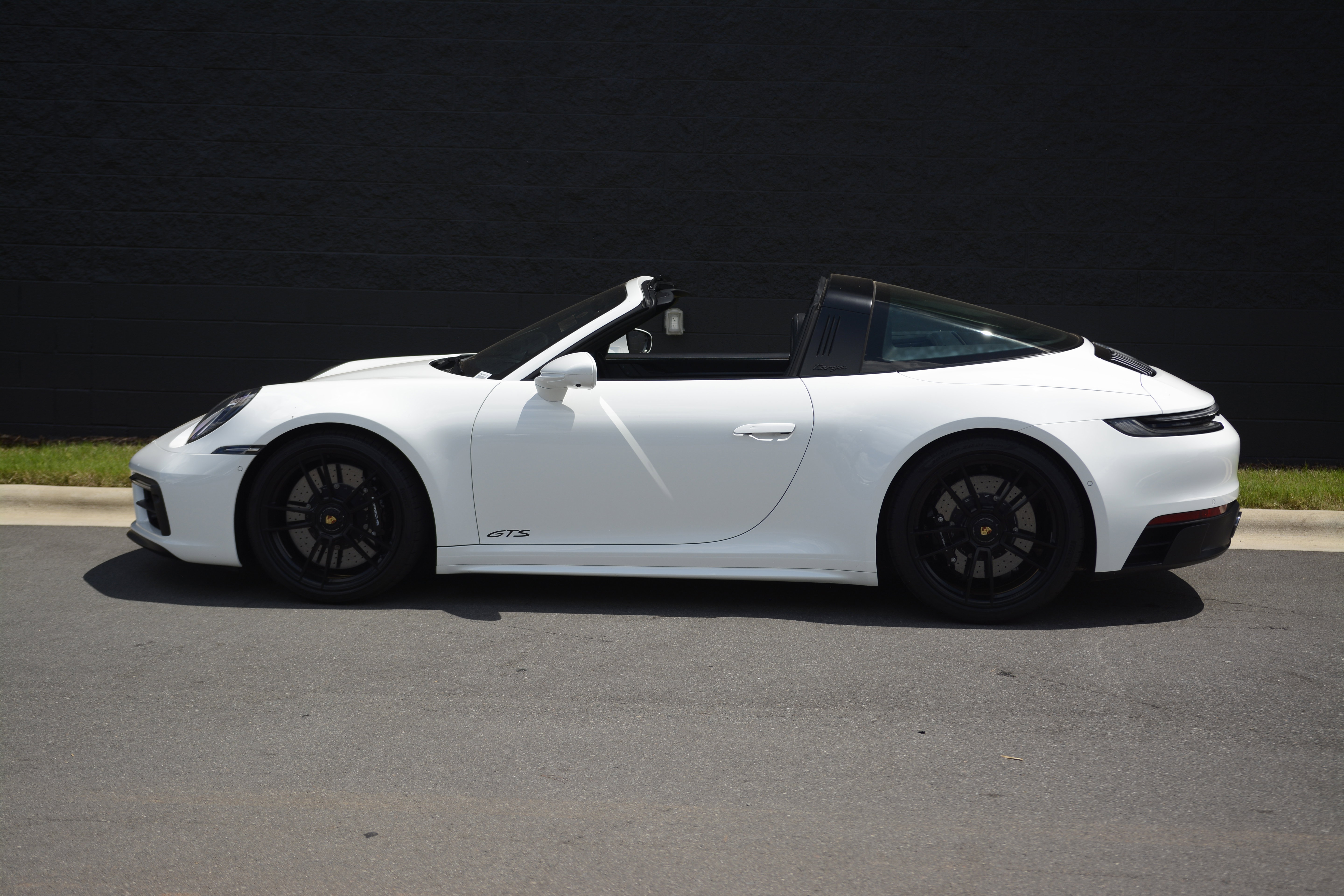 Certified 2022 Porsche 911 Targa 4 GTS AWD/4WD image 2