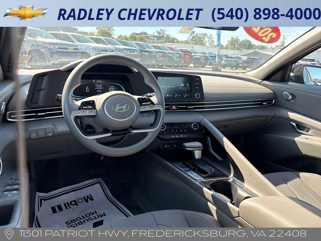 Used 2025 Hyundai Elantra Hybrid FWD image 13