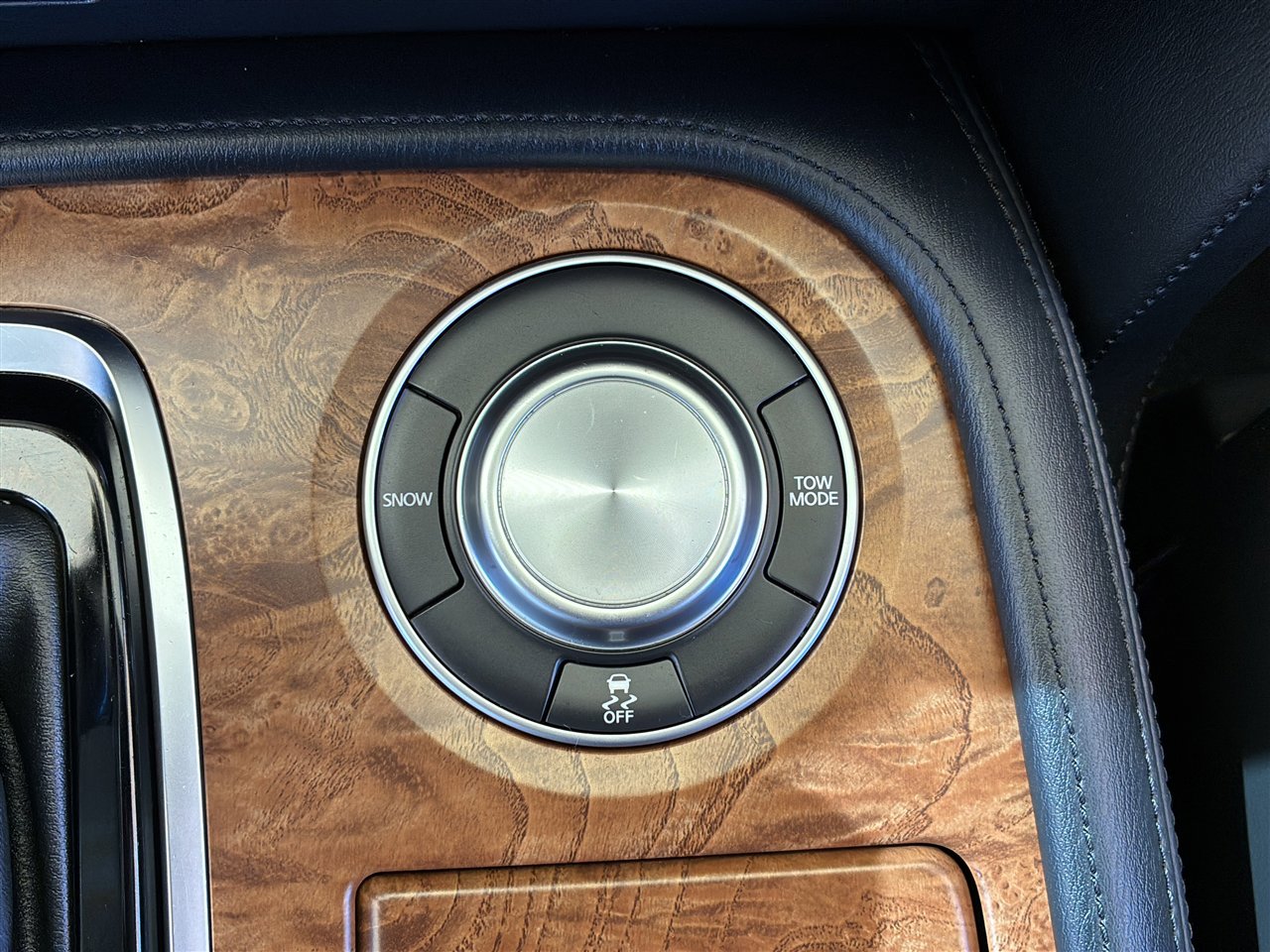 Used 2021 Nissan Armada SL w/ Captain's Chairs Package image 26