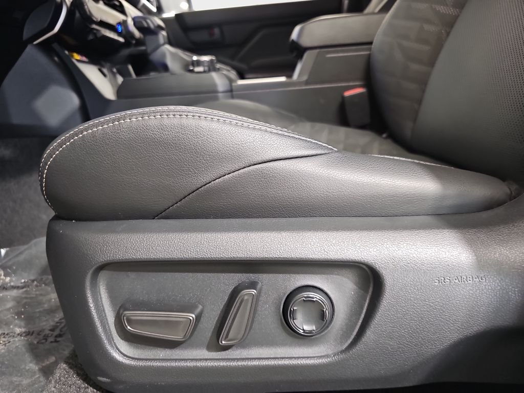 Used 2025 Toyota 4Runner TRD Off-Road Premium AWD/4WD image 31