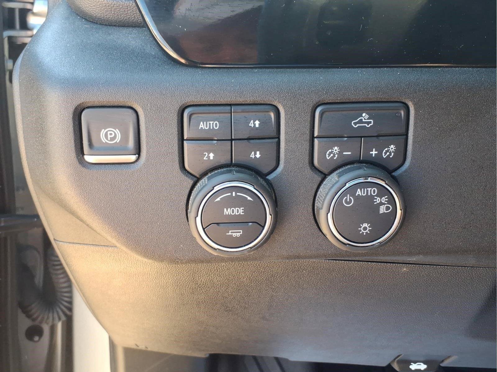 Used 2025 Chevrolet Silverado 1500 LT AWD/4WD image 19