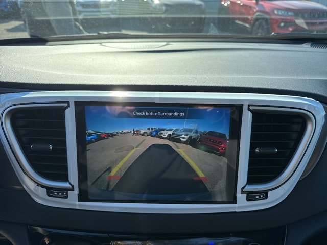 New 2026 Chrysler Voyager LX image 18