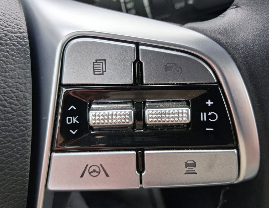 Used 2023 Kia Telluride EX w/ EX Captain's Chair Package image 12