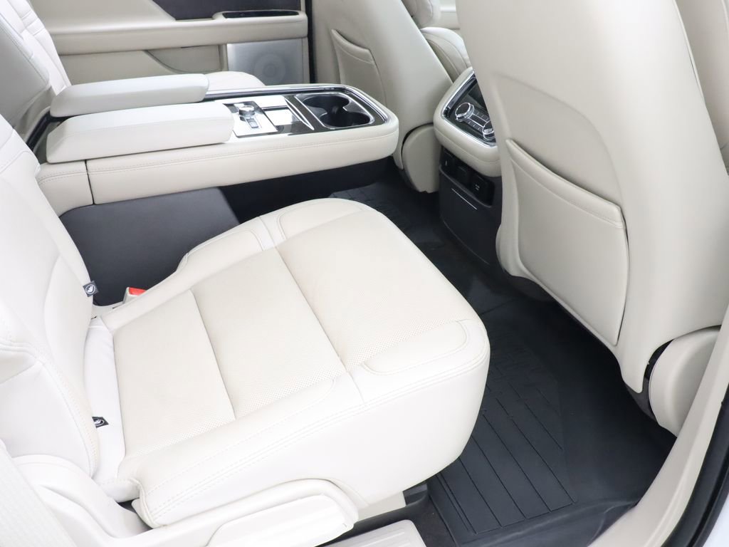 Used 2021 Lincoln Navigator Reserve w/ Luxury Package RWD image 39