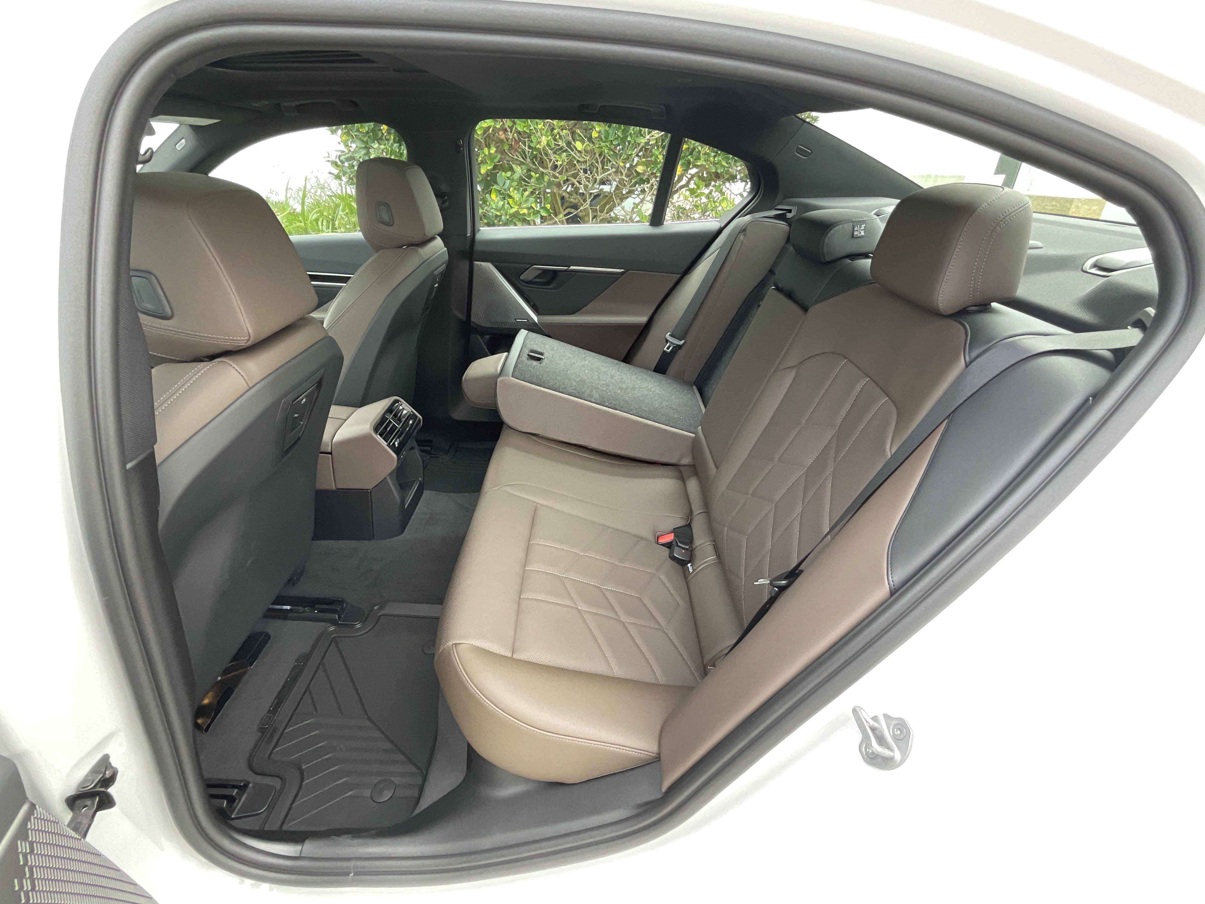 New 2026 BMW 530i w/ Premium Package RWD image 27