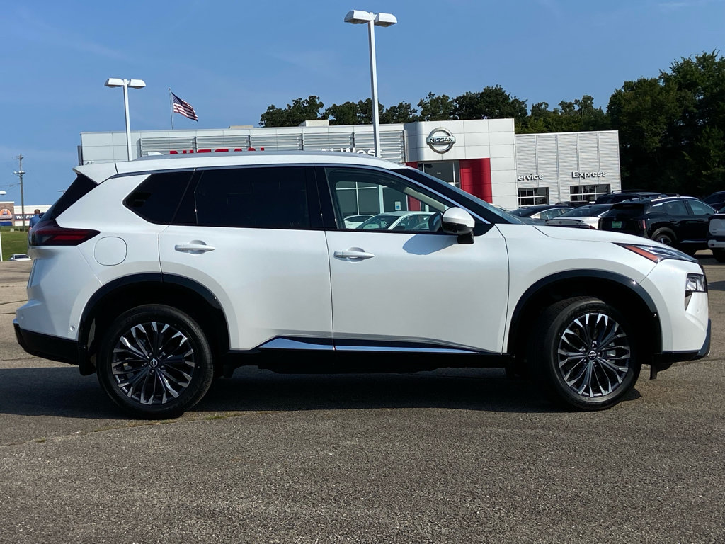 New 2026 Nissan Rogue Platinum w/ Tech Package AWD/4WD image 2