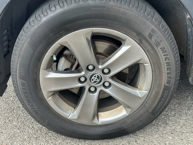 Used 2015 Toyota RAV4 XLE AWD/4WD image 16