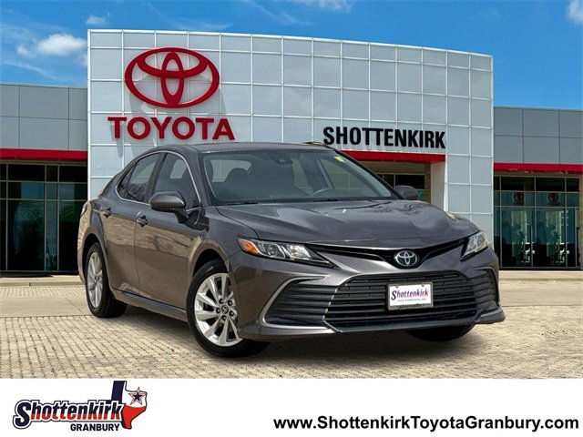 Used 2022 Toyota Camry LE image 1