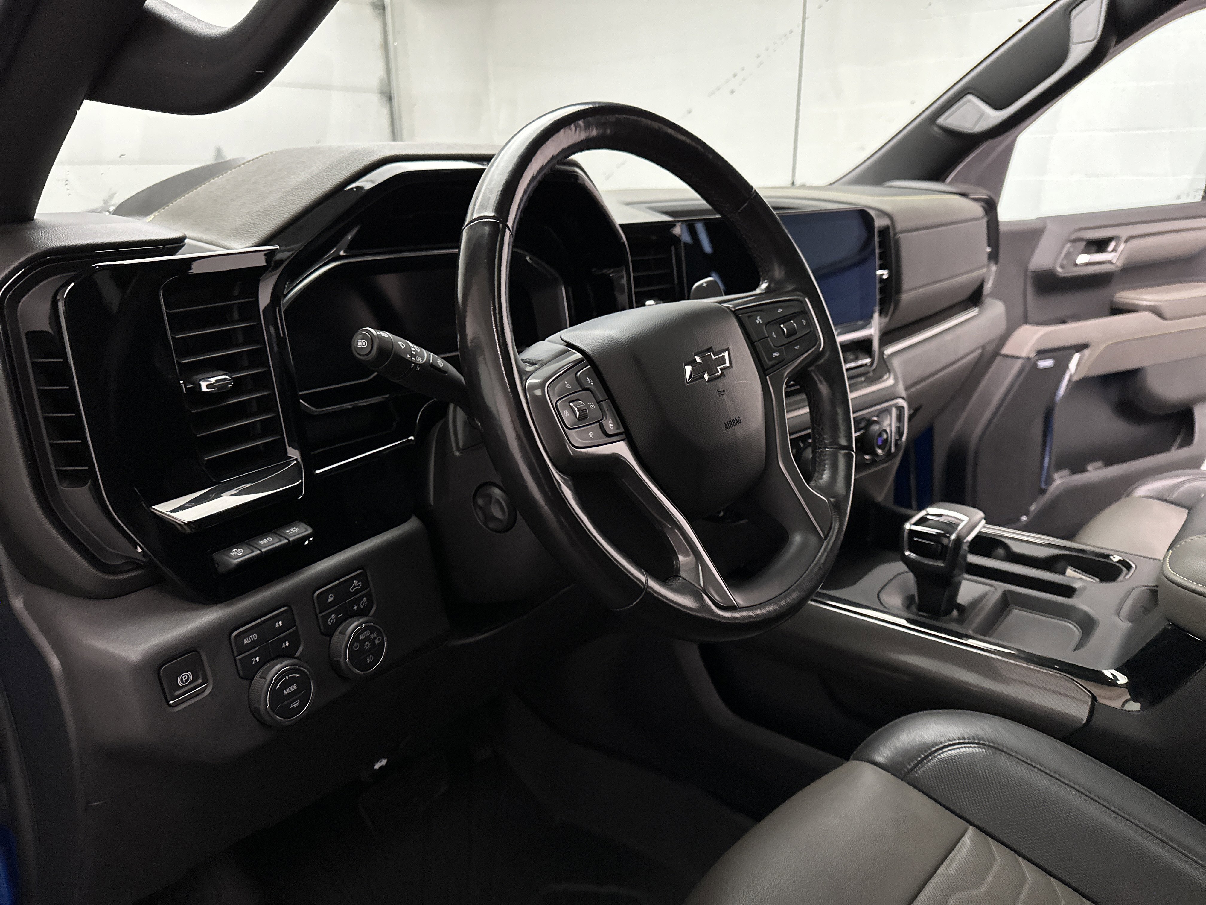 Used 2022 Chevrolet Silverado 1500 ZR2 w/ Technology Package image 19