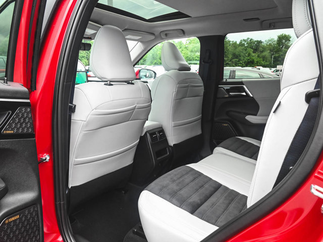 New 2025 Mitsubishi Outlander SE image 26