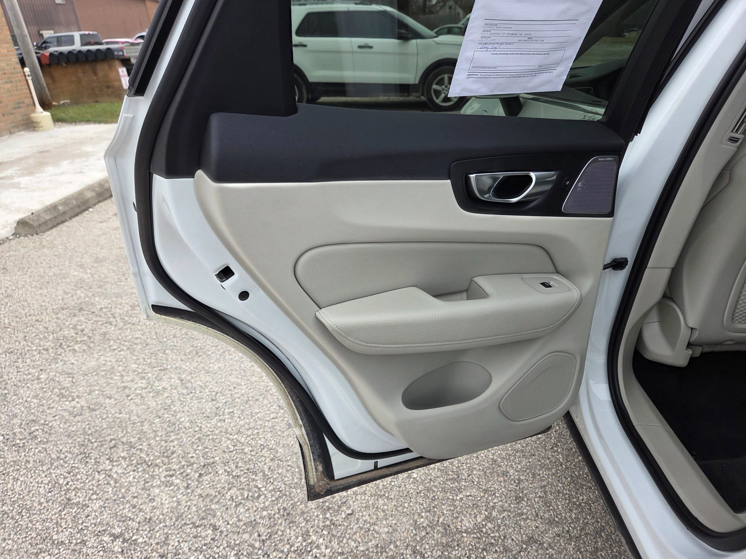 Used 2018 Volvo XC60 T8 Inscription w/ Advanced Package image 20