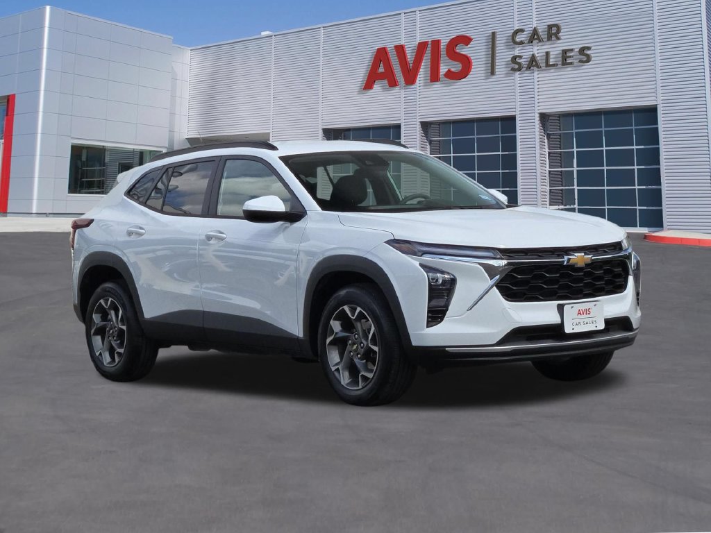 Used 2026 Chevrolet Trax LT FWD image 3