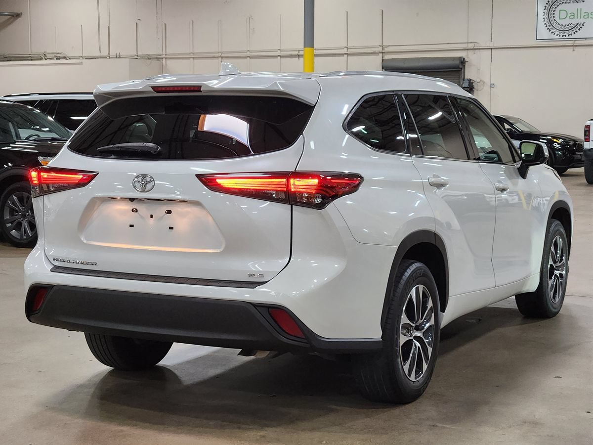 Used 2022 Toyota Highlander XLE FWD image 8