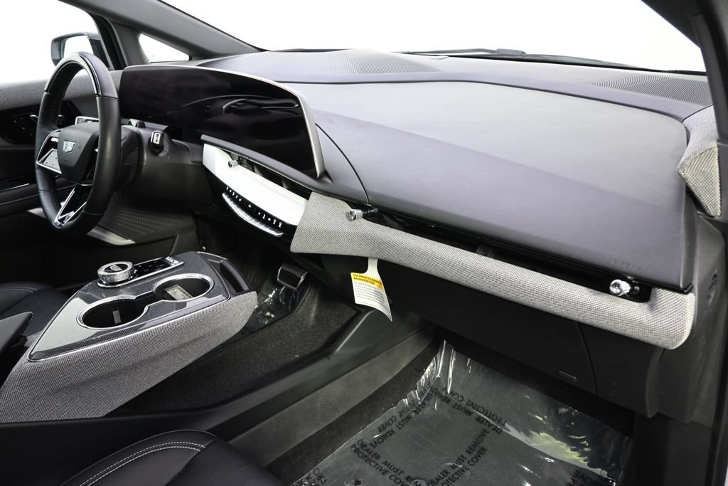 Certified 2025 Cadillac Optiq Luxury 2 w/ LPO, Floor Liner Package AWD/4WD image 15