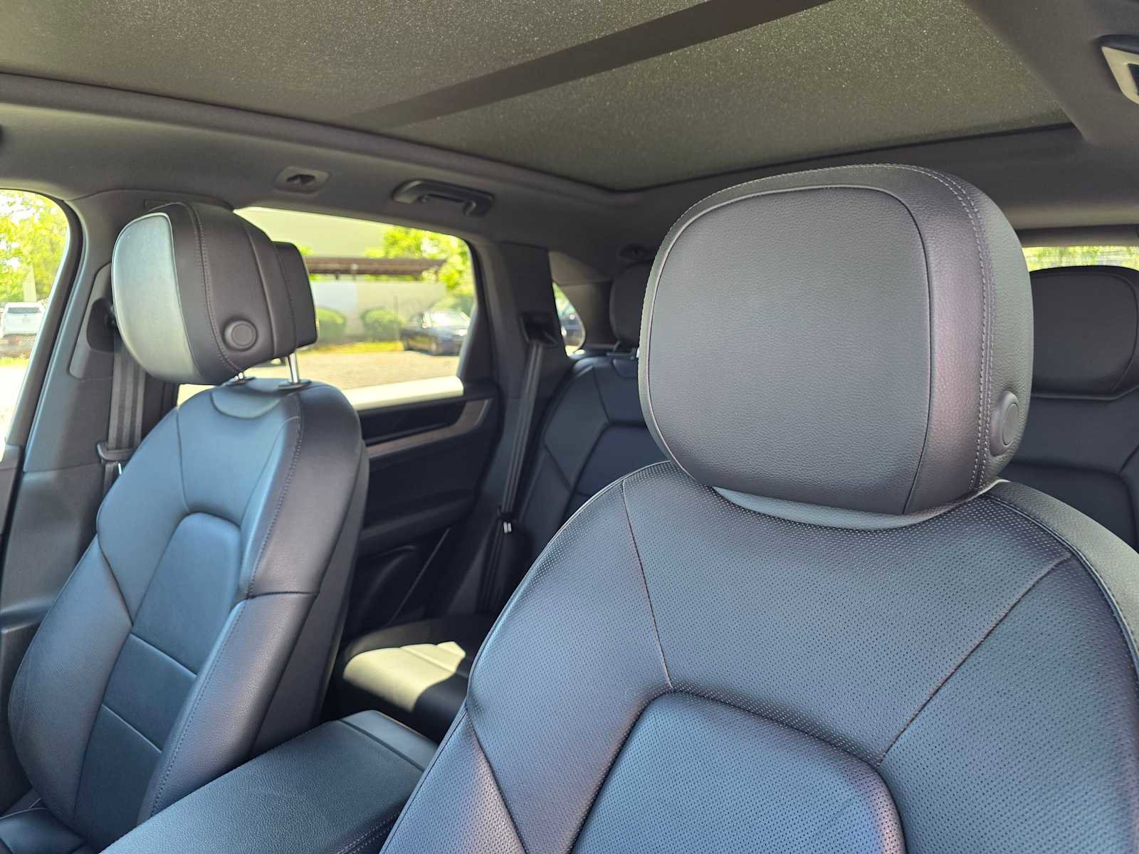 Used 2024 Porsche Cayenne S AWD/4WD image 23