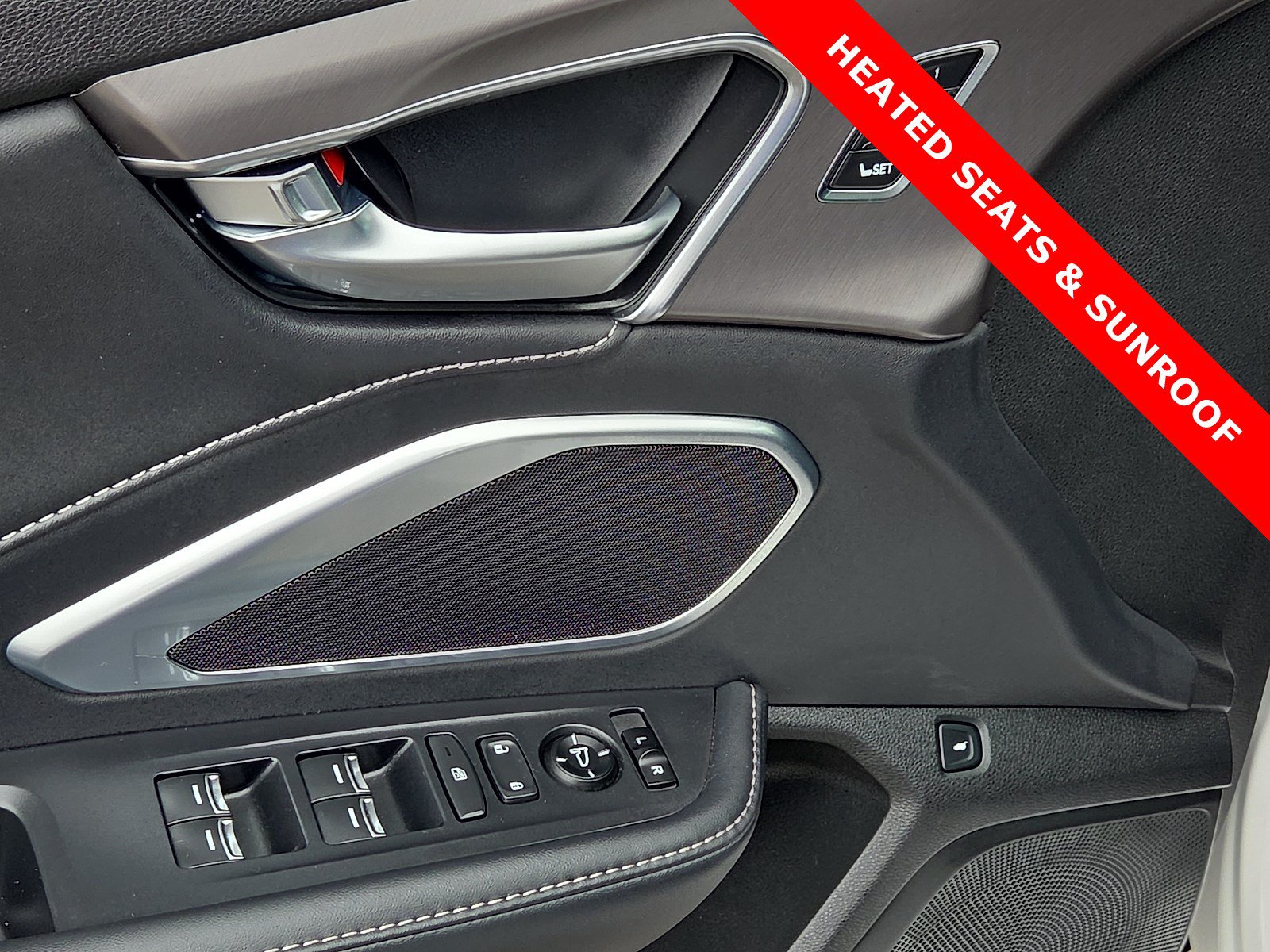 Used 2025 Acura RDX SH-AWD image 13
