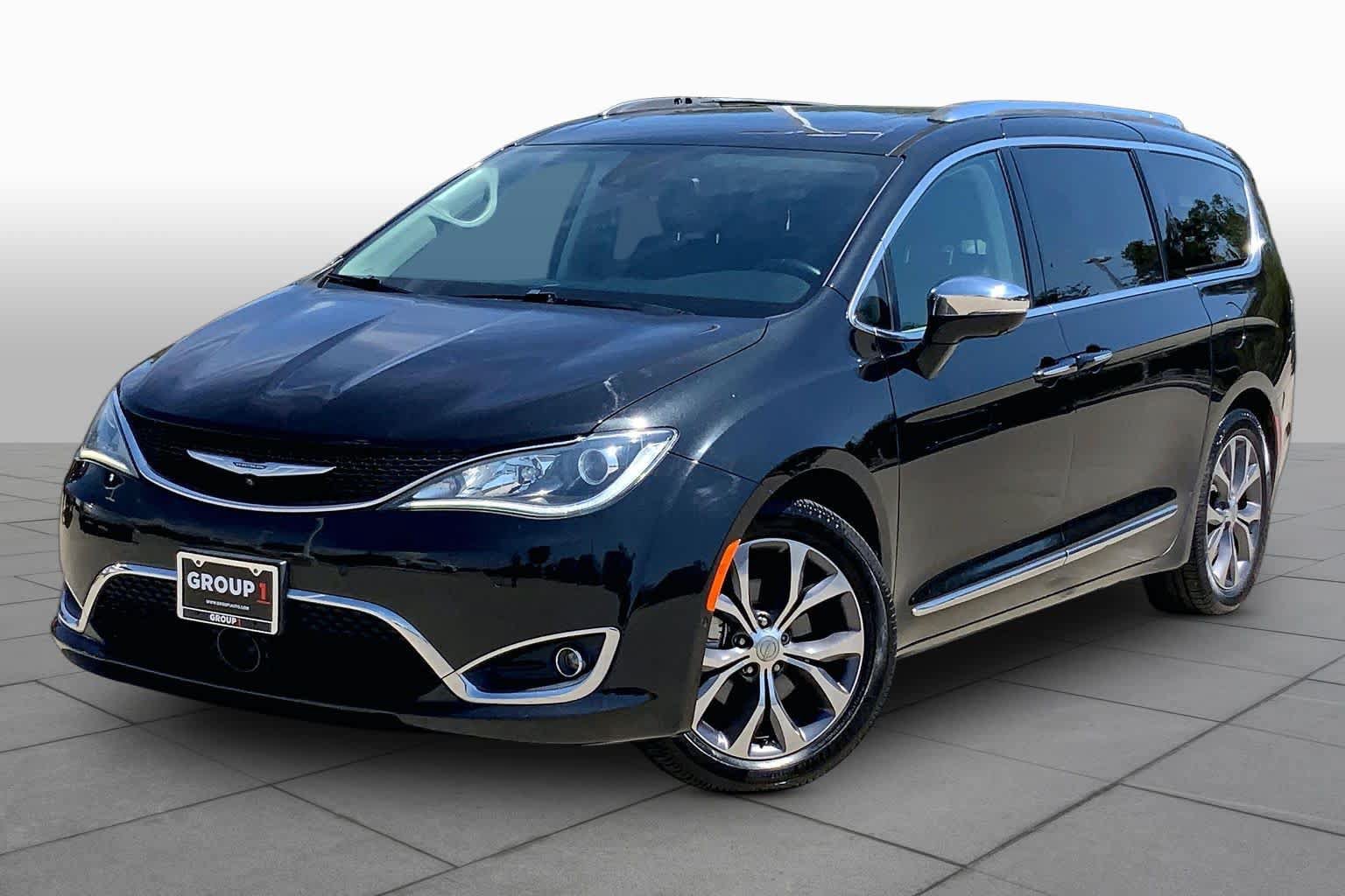 Used 2018 Chrysler Pacifica Limited w/ Tire & Wheel Group