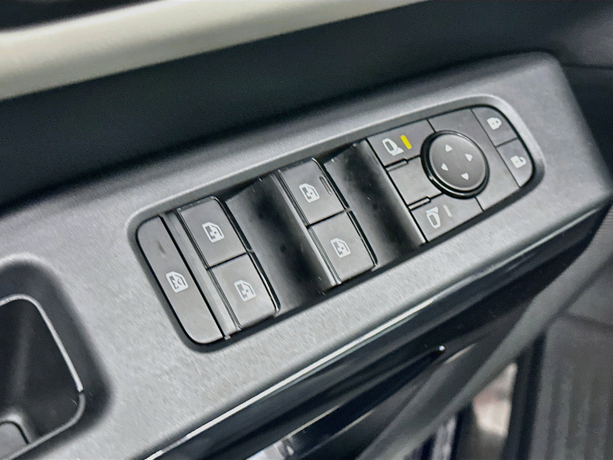 Used 2023 Nissan Pathfinder SV w/ SV Premium Package AWD/4WD image 15