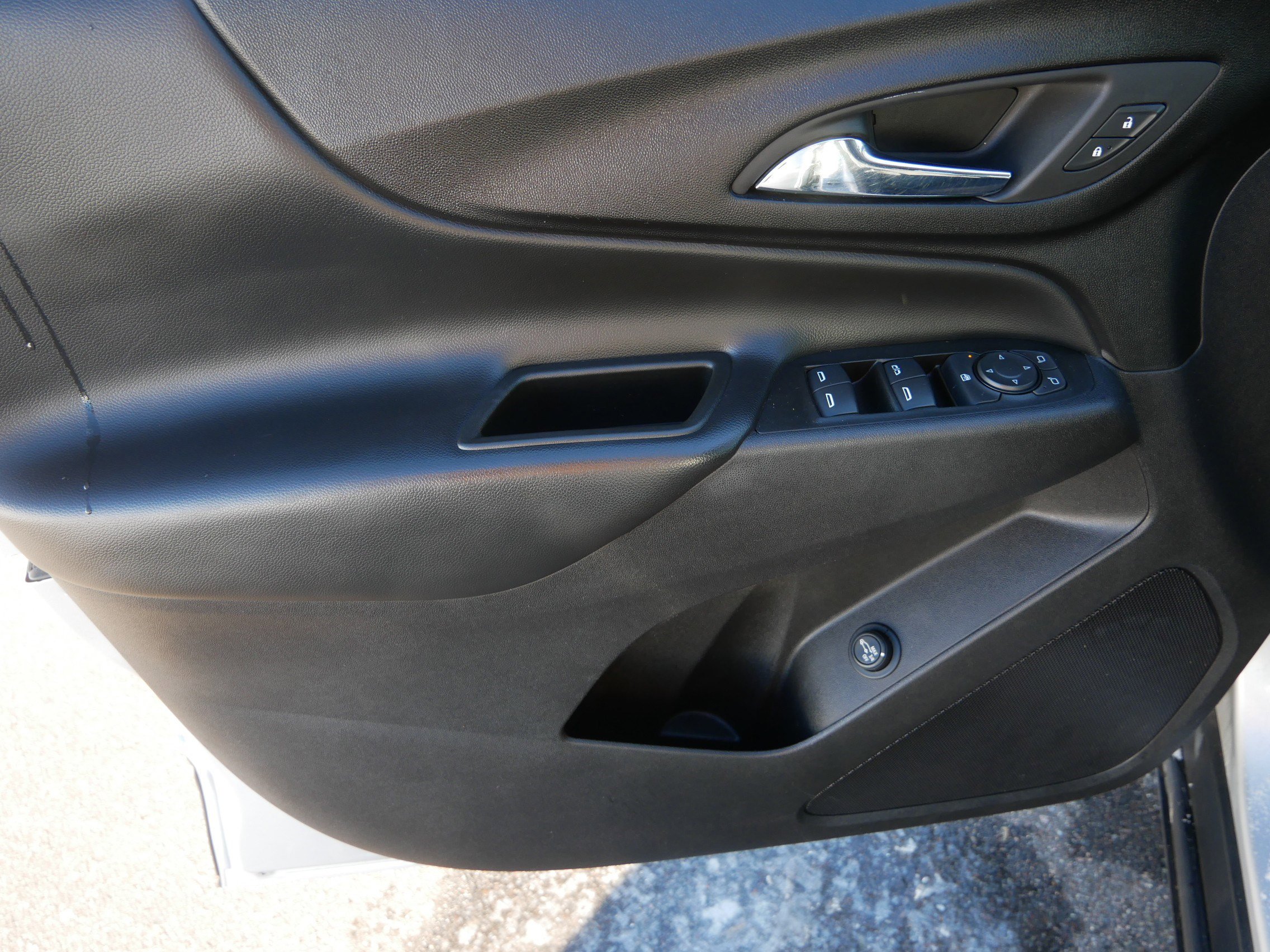 Used 2020 Chevrolet Equinox LT image 18