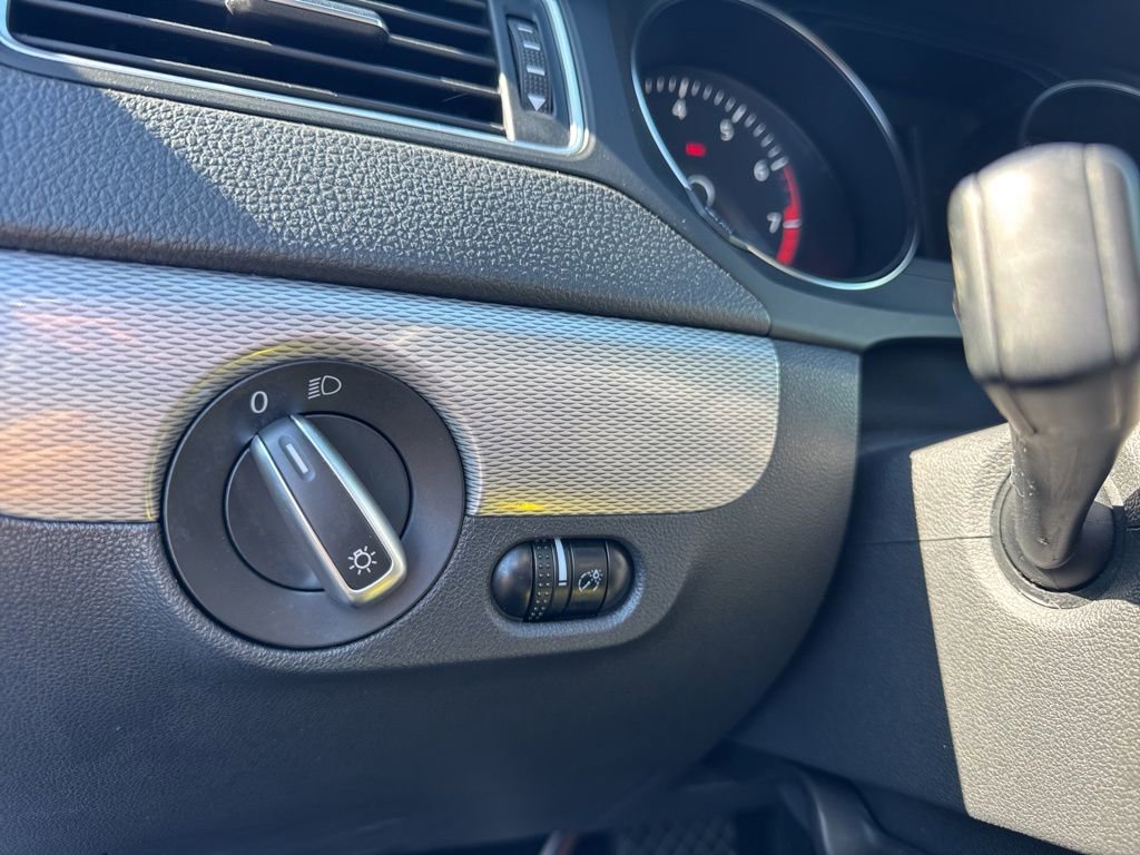 Used 2015 Volkswagen Jetta SE image 42