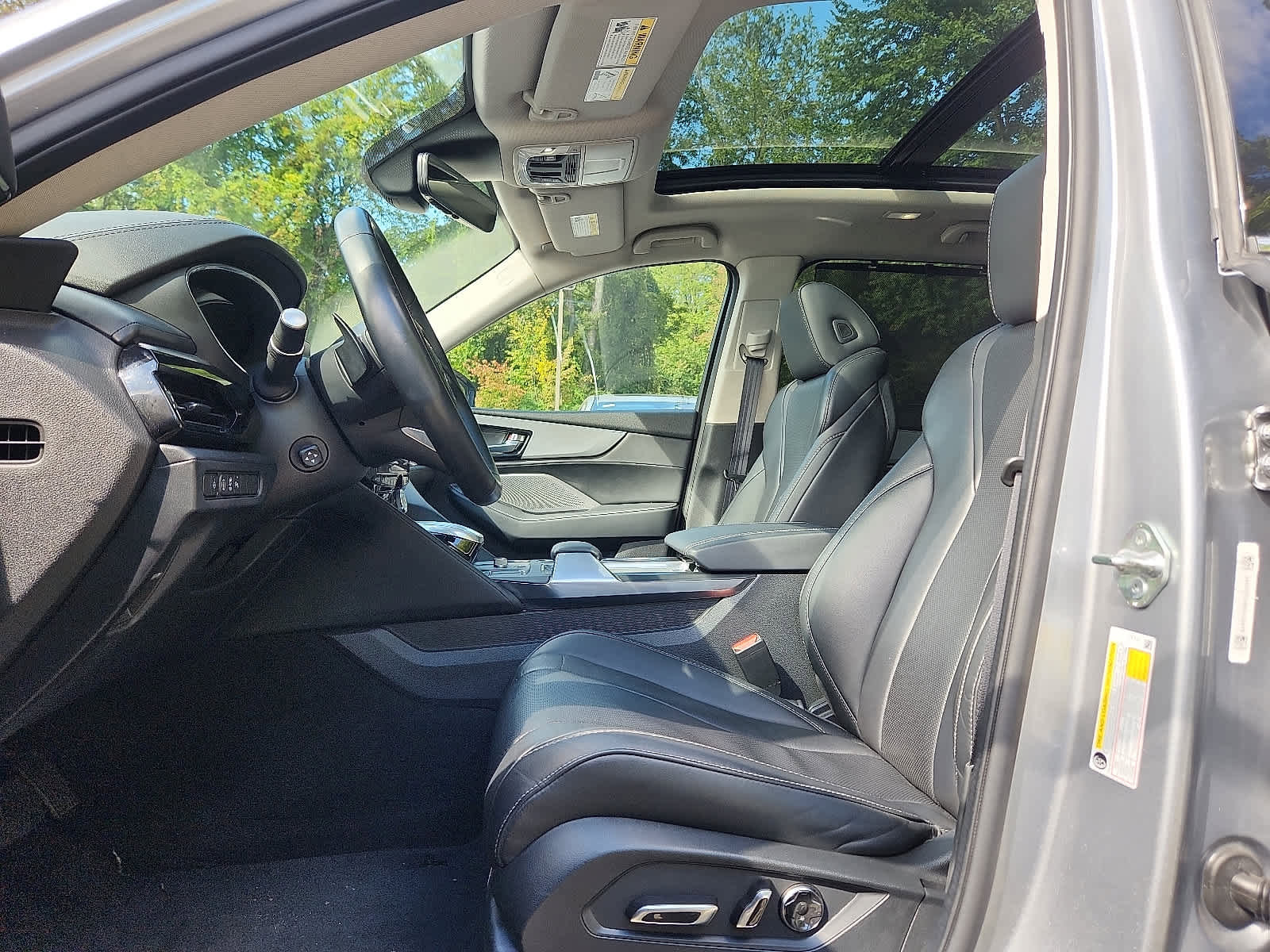 Used 2023 Acura MDX SH-AWD w/ Technology Package image 14