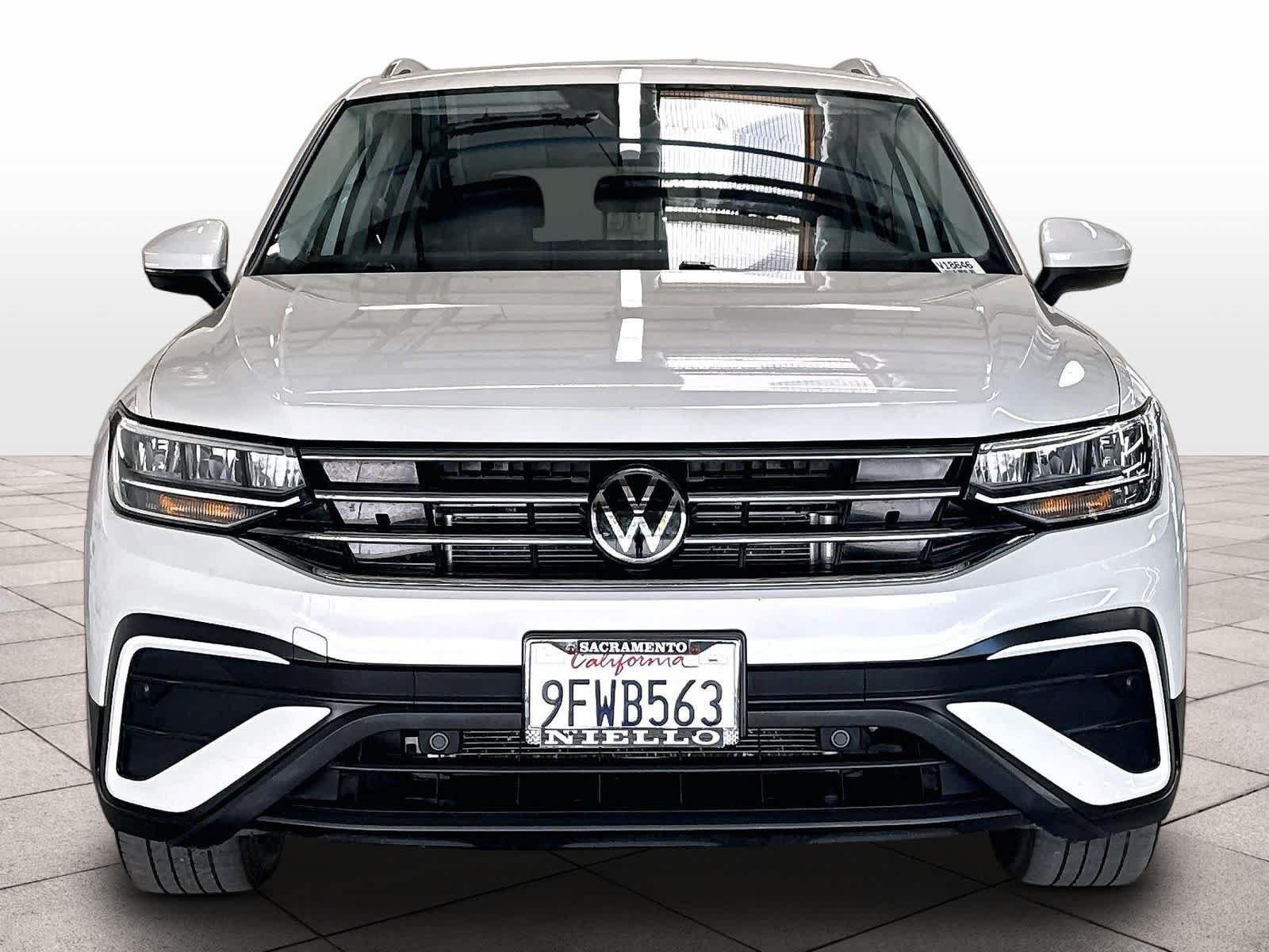 Used 2023 Volkswagen Tiguan SE AWD/4WD image 2