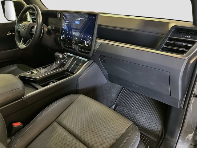 Used 2025 Lexus GX 550 w/ Accessory Package (2T) AWD/4WD image 31