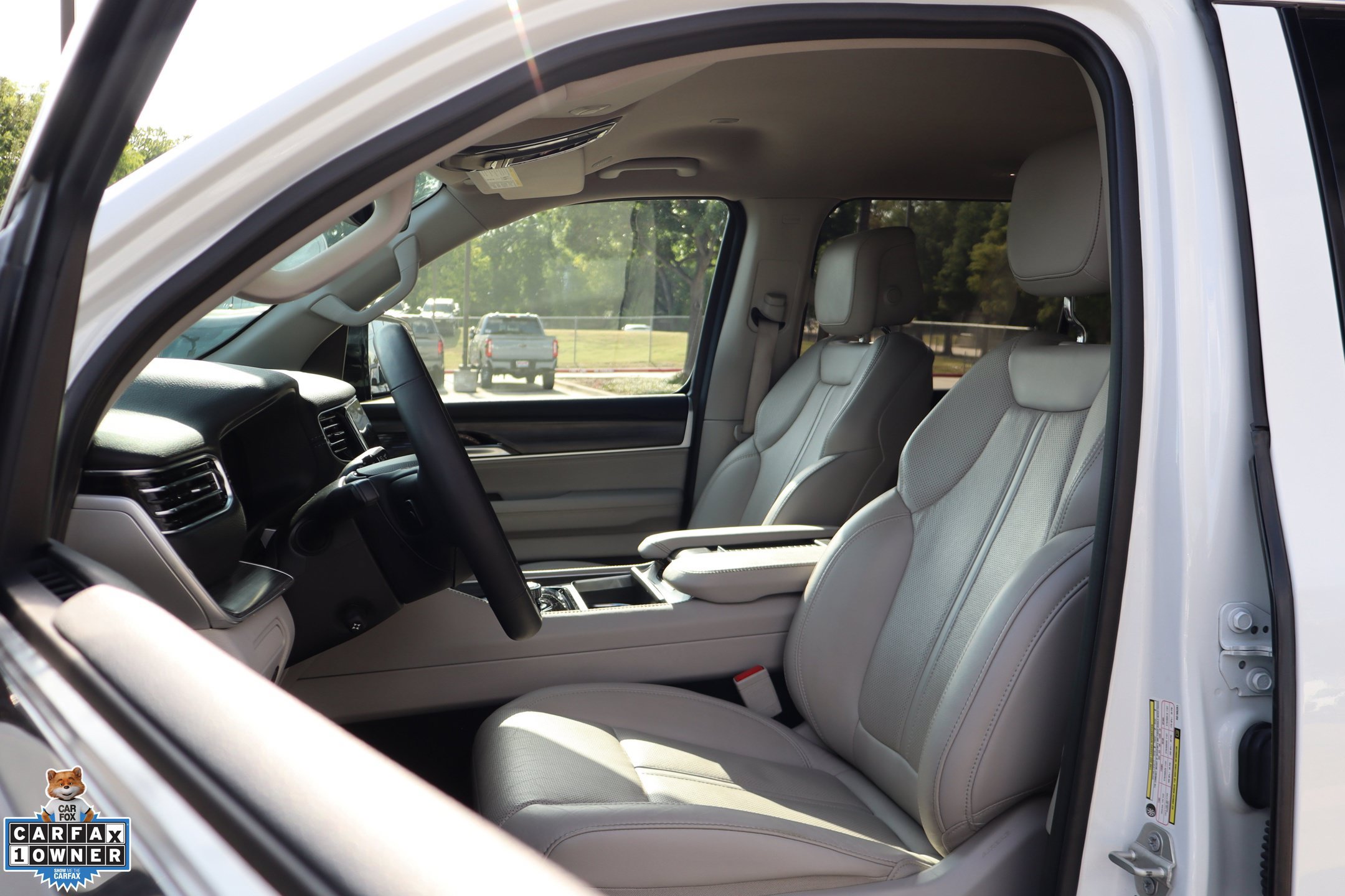 Used 2024 Jeep Wagoneer L Series II w/ Flexible Seating Group RWD image 11