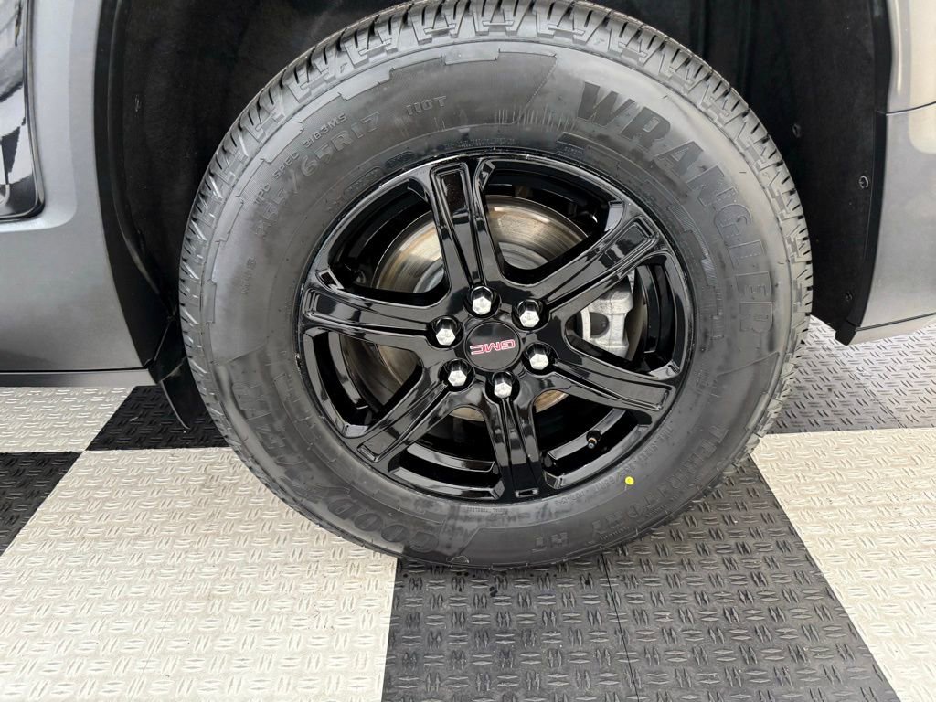 Used 2021 GMC Acadia AT4 w/ GMC Pro Grade Package image 11