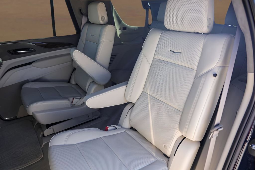 Certified 2024 Cadillac Escalade Premium Luxury Platinum w/ Heavy-Duty Trailer Package image 25