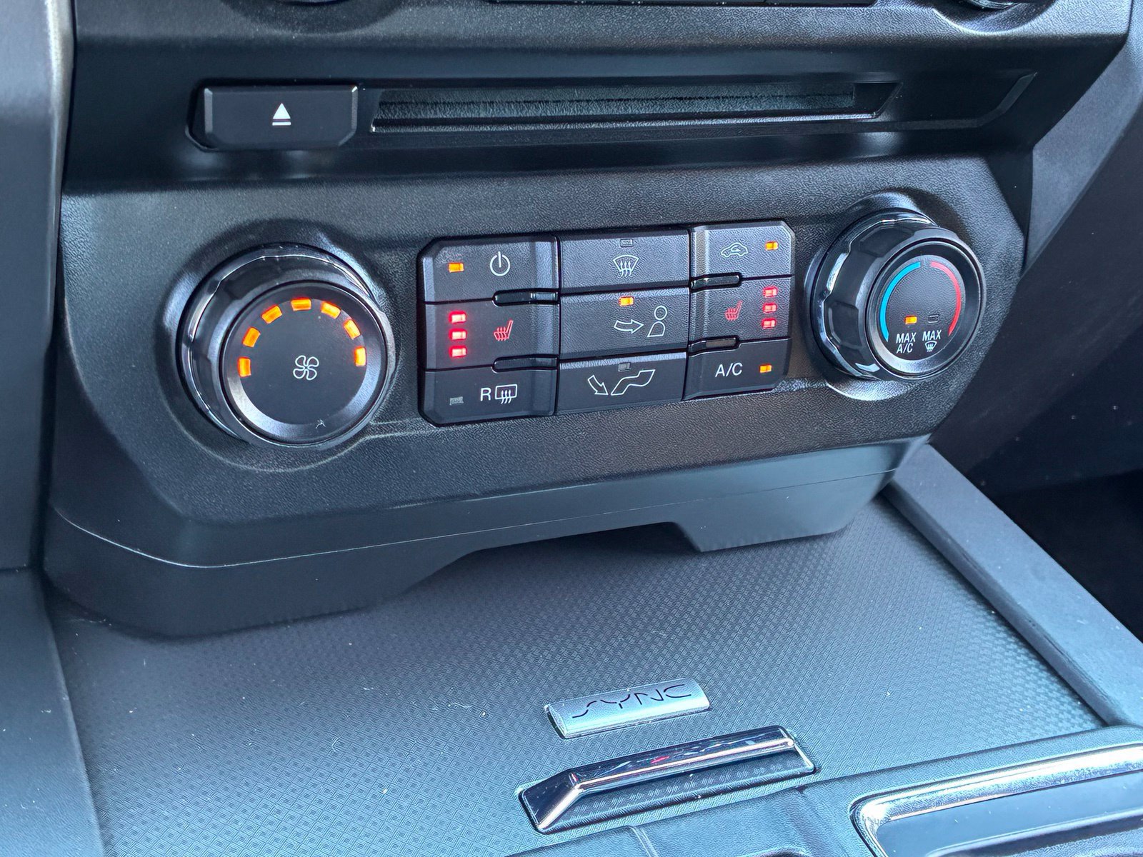 Used 2017 Ford F150 XLT w/ Equipment Group 302A Luxury AWD/4WD image 23