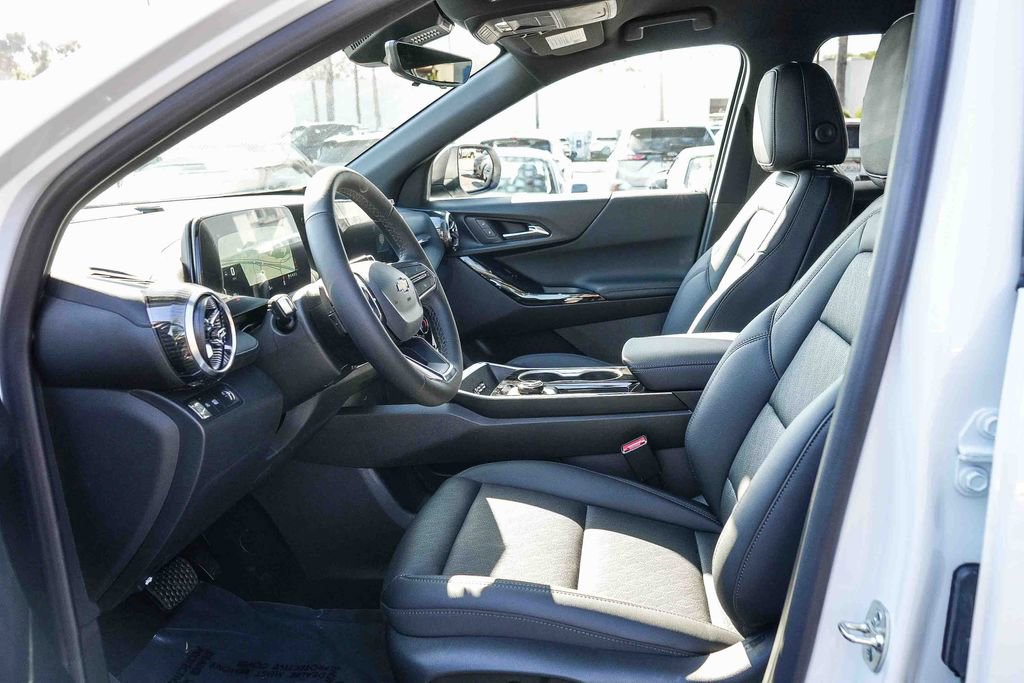 New 2026 Chevrolet Equinox LT w/ Convenience Package II FWD image 17