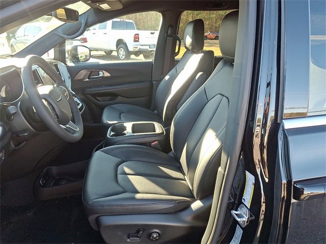 New 2026 Chrysler Pacifica Select image 10