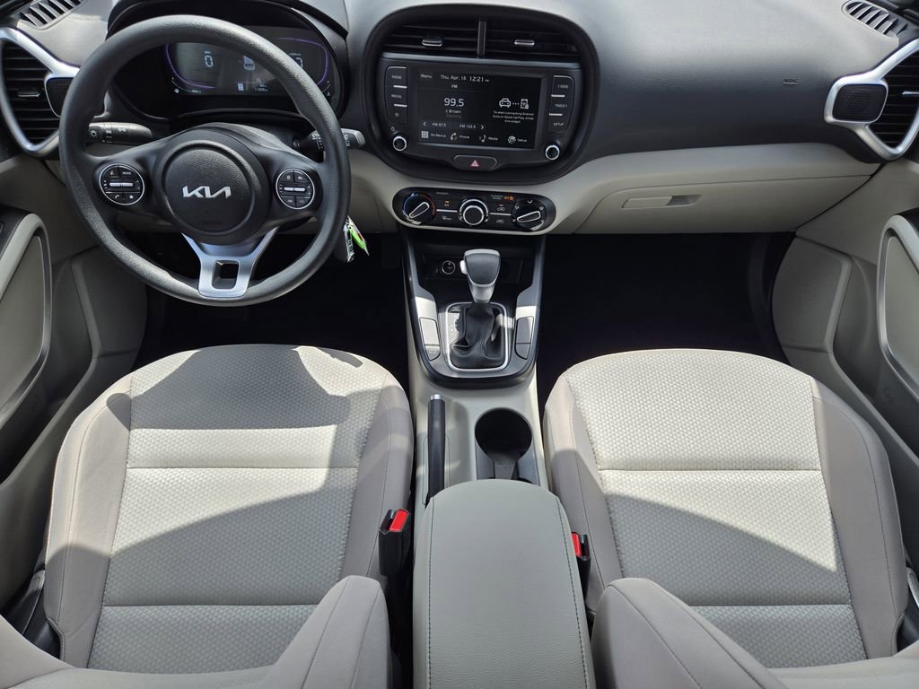 Certified 2025 Kia Soul LX w/ LX Technology Package FWD image 5