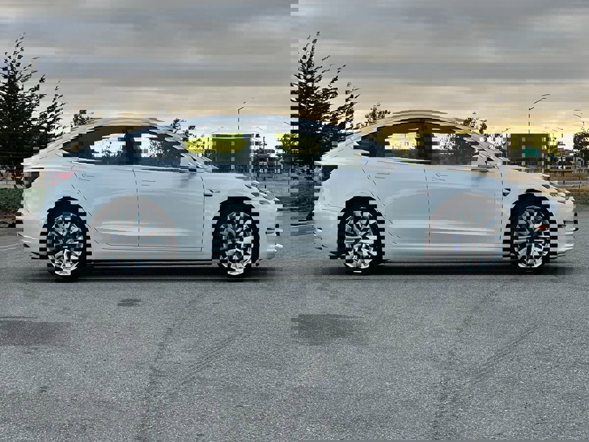 Used 2018 Tesla Model 3 Long Range image 4