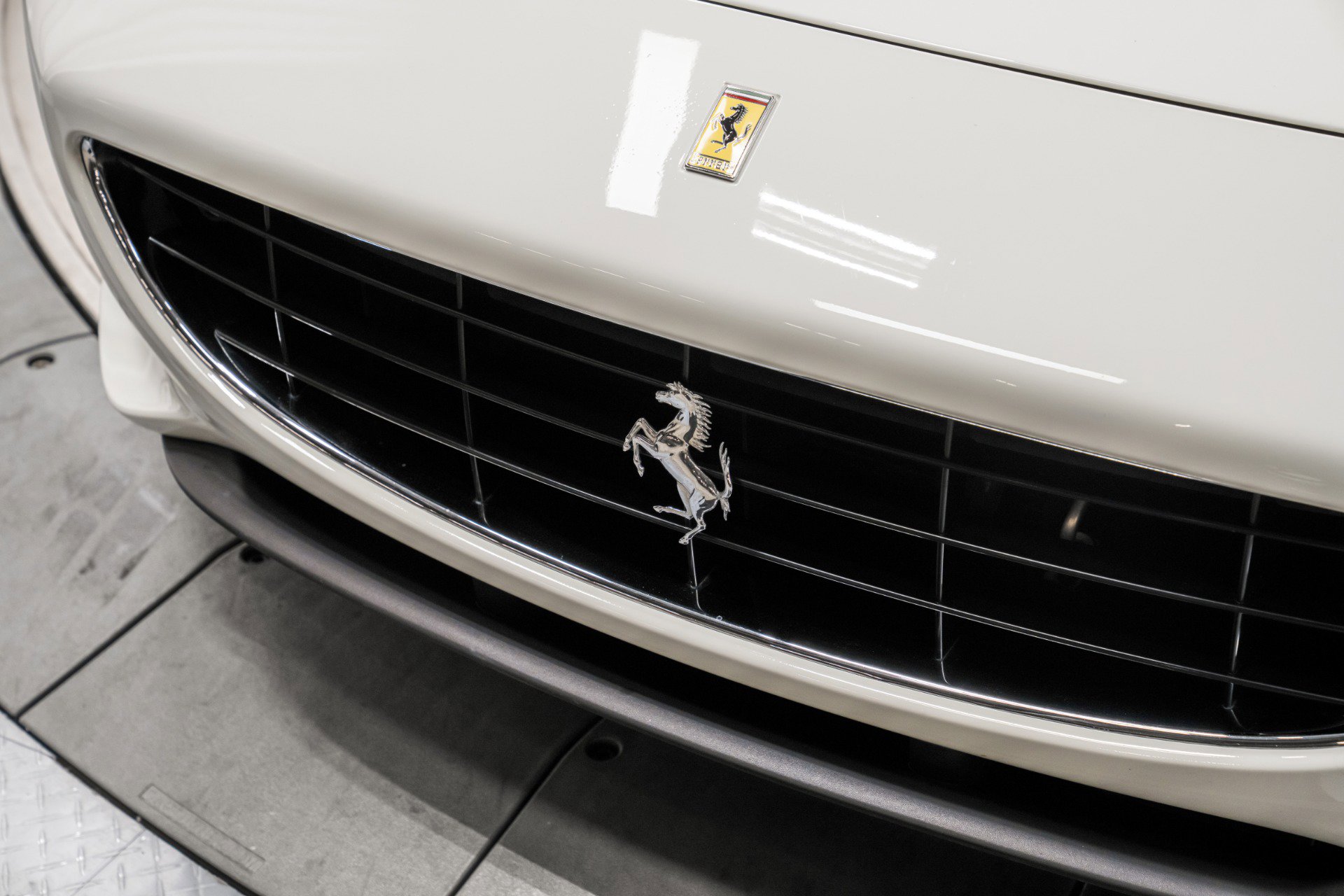 Used 2014 Ferrari California image 28