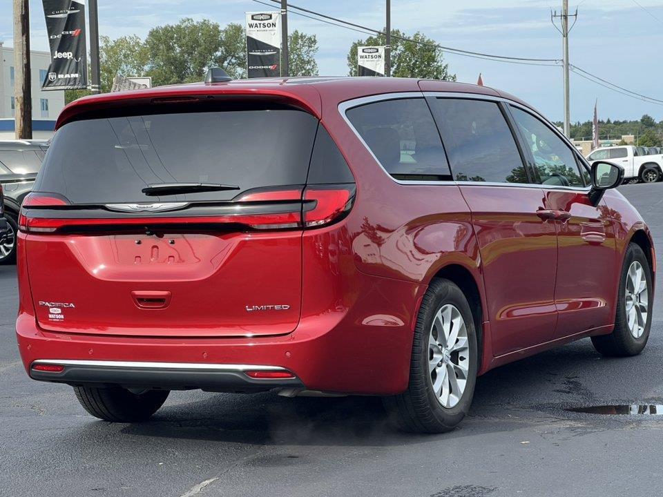 Used 2026 Chrysler Pacifica Limited FWD image 11