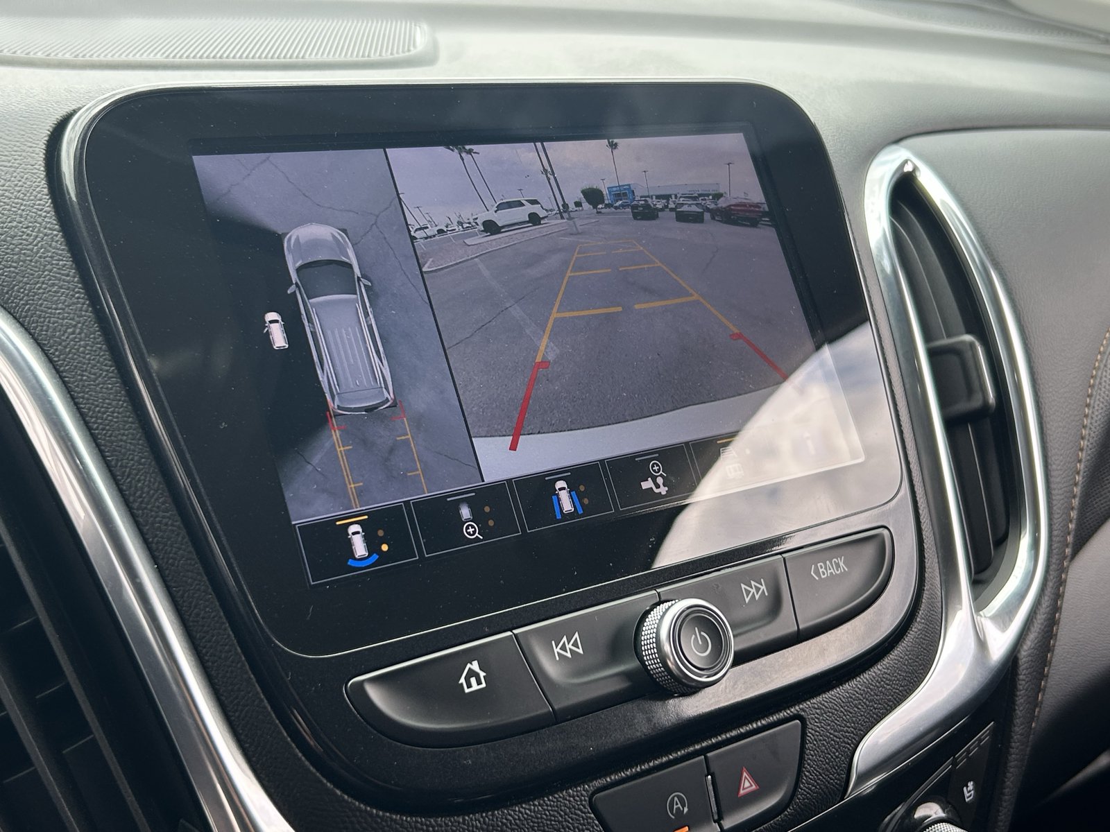 Used 2022 Chevrolet Equinox Premier FWD image 32